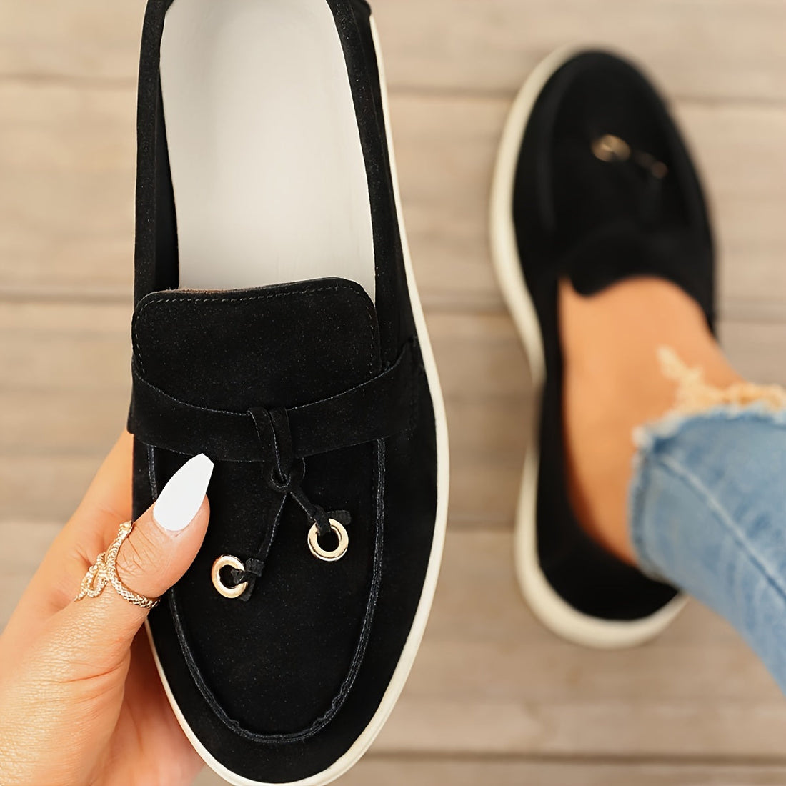 Women's leather shoes with tassel